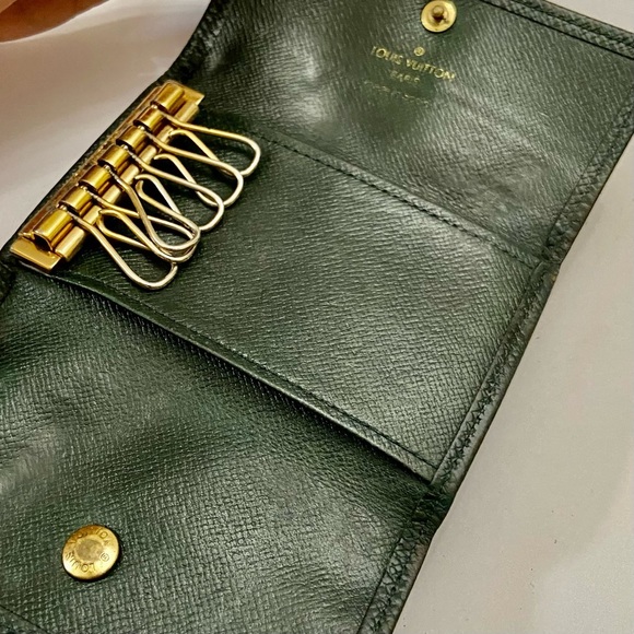 Louis Vuitton Green Taiga Leather 6-Hooks Key Case - Picture 9 of 12